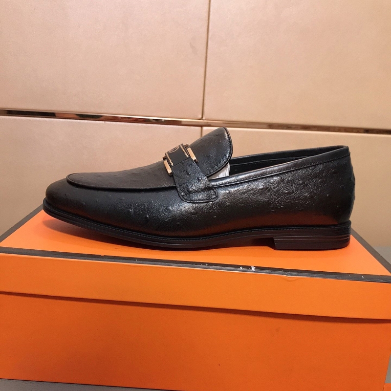 G*u*i leather shoes